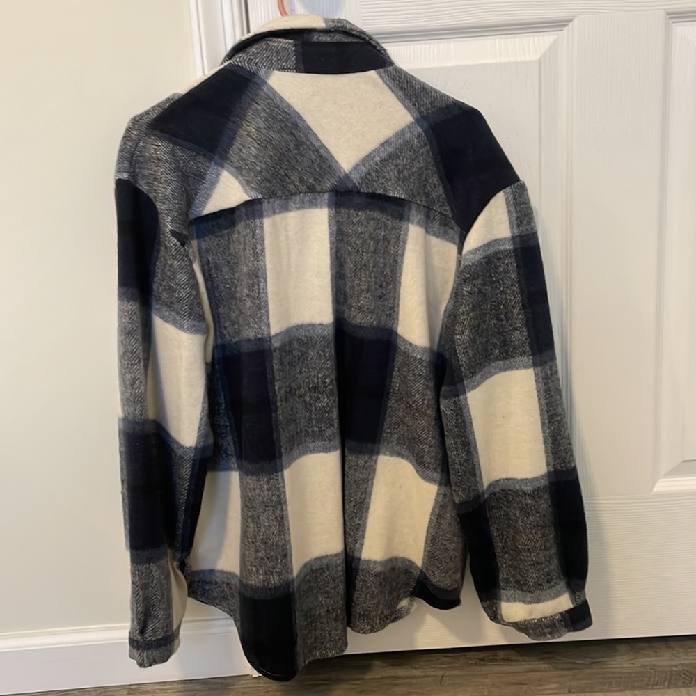 Shacket. - Picture 2 of 2